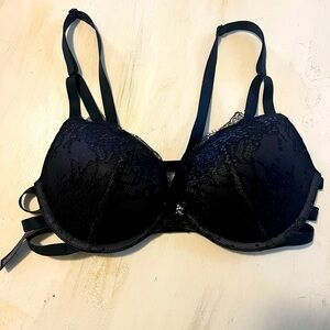 Victoria’s Secret 32C Black Lace Strappy Side Front Closure Push Up Bra